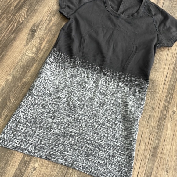 Lululemon Swiftly Tech Short Sleeve - Picture 3 of 7